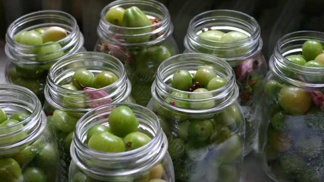 Вкусные зелёные помидоры в маринаде: как приготовить