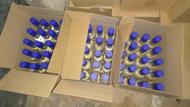 Видео: Производство поддельной водки остановили в Костанае
