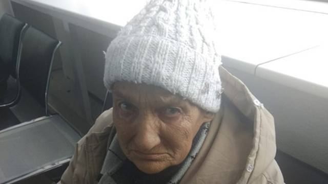 70-летняя женщина почти месяц живет на ж/д вокзале Костаная
