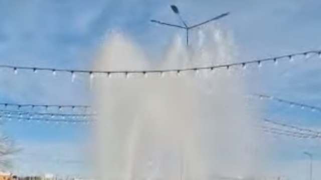 Видео: Хулиганы устроили зимний фонтан в Костанае