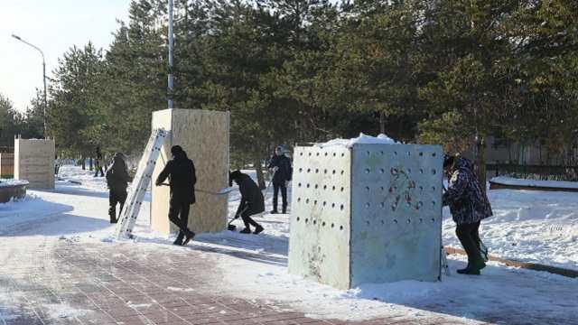 Конкурс снежных фигур среди школ разделил родителей на два лагеря