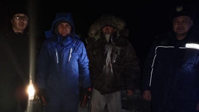 Двое мужчин едва не замёрзли в степи Костанайской области