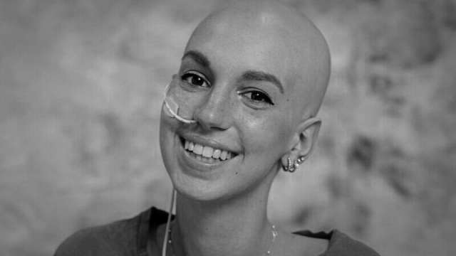 Популярный блогер Елена Уэльва умерла от рака в 20 лет