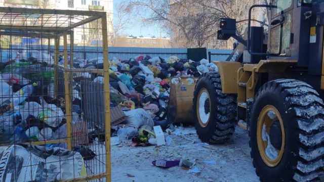В Рудном убирают мусорную свалку, которую не видел Токаев