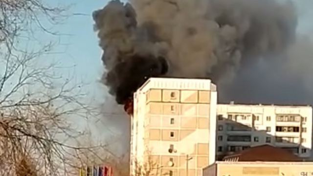 Пожар в квартире на 8-м этаже попал на видео в Лисаковске