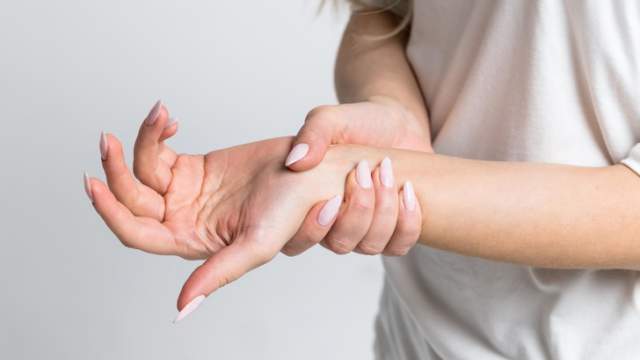 Что делать при растяжении связок руки