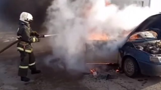 Автомобиль сгорел на территории СпецЦОНа в Костанае