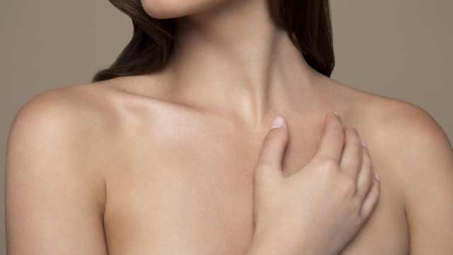 Опасный симптом: что делать, если появилась сыпь на груди