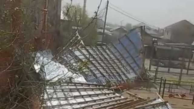 Ущерб от урагана подсчитывают на юге Казахстана