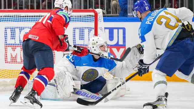 Сборная Казахстана стартовала на чемпионате мира по хоккею