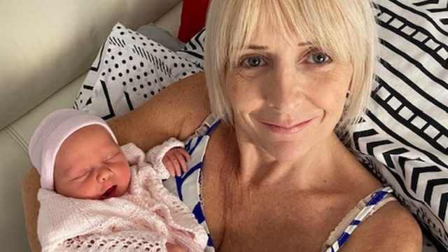 25 лет попыток: женщина впервые стала мамой в 53 года