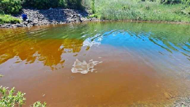 Рыжий цвет воды в Иртыше обеспокоил жителей ВКО