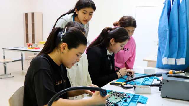 Связь с наноспутником установили школьницы из Казахстана