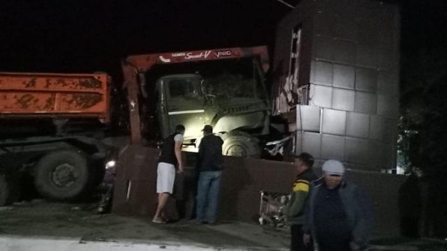 Пьяный угонщик протаранил памятник в Костанайской области