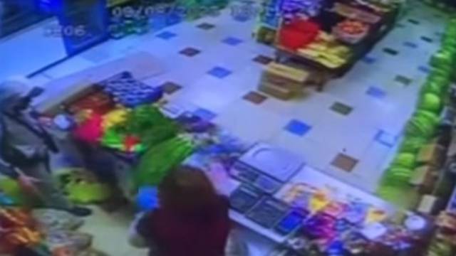 Мужчина ограбил овощной магазин в Костанае