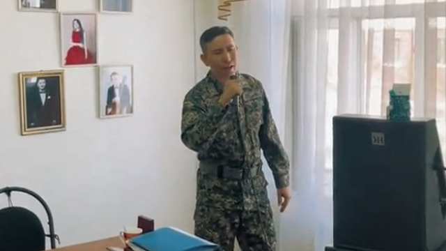 Казахстанский солдат перепел Димаша Кудайбергена