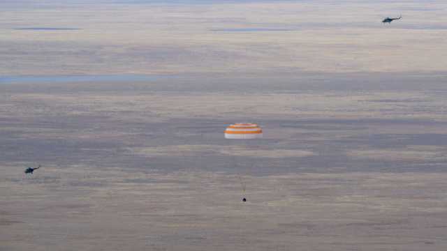 Дмитрий Петелин вернулся на Землю после года в космосе