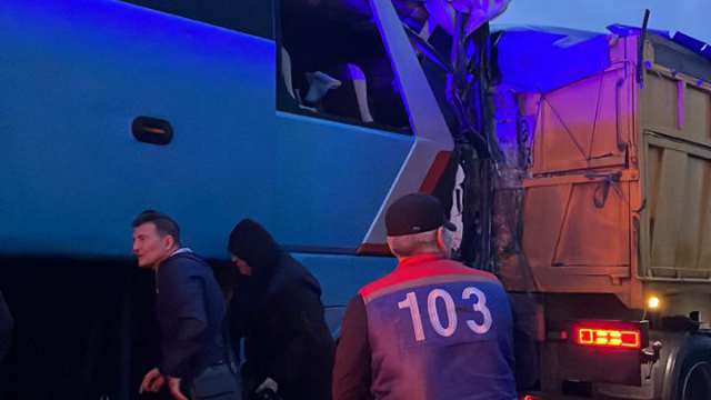 Автобус въехал в «МАЗ» на трассе под Костанаем: подробности