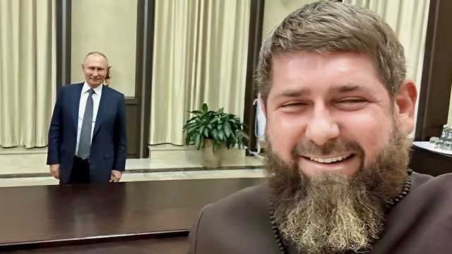 Рамзан Кадыров наградил Владимира Путина орденом