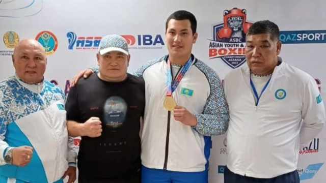 Костанайский боксёр завоевал золото на чемпионате Азии