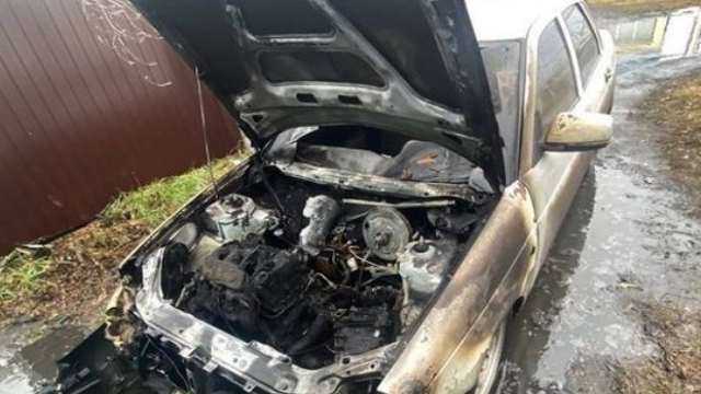 Автомобиль загорелся средь бела дня в Костанайской области