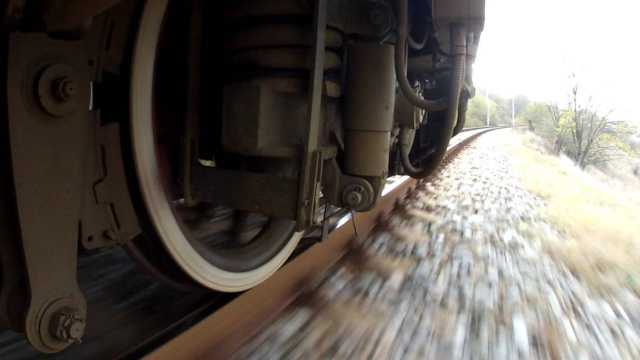 Поезд переехал железнодорожников в Казахстане