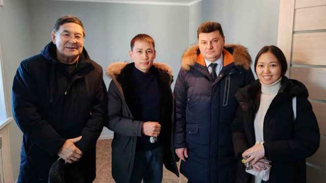 Шесть медработников получили квартиры в Рудном