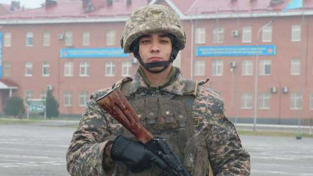 Казахстанский солдат свободно говорит на шести языках
