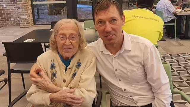 48-летний мужчина влюбился в 103-летнюю вдову своего деда