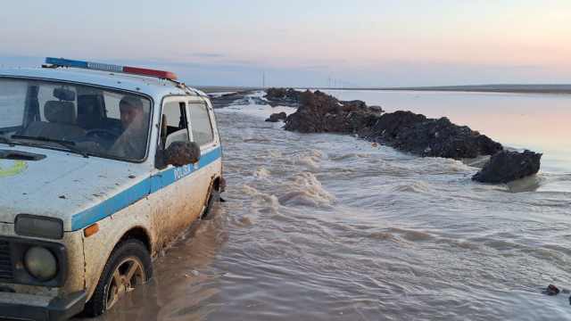 Плотину прорвало в Актюбинской области, людей эвакуируют