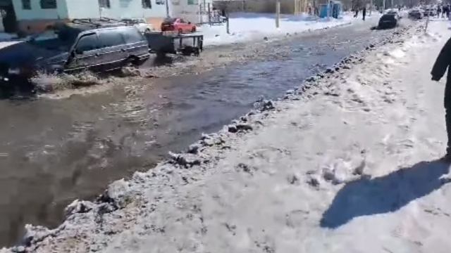 Улицы Аркалыка стали полноводными реками — видео