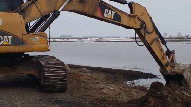 На озере Сарыколь резко повысился уровень воды — видео