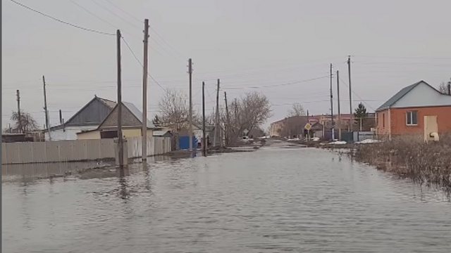 Улицы районного центра стали реками в Костанайской области