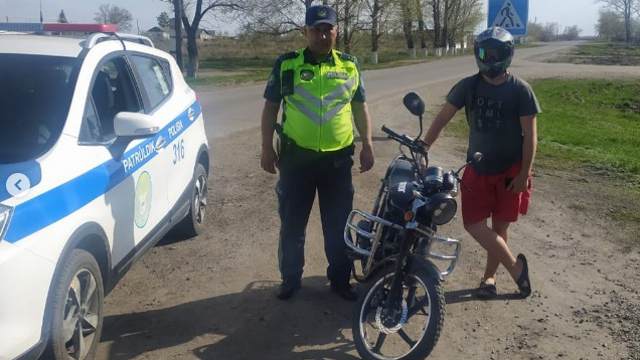 Мотоциклисты без прав колесят по Костанайской области