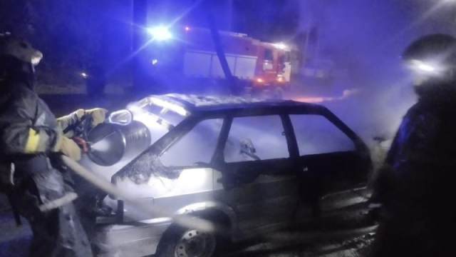 Автомобиль загорелся ночью в Костанайской области