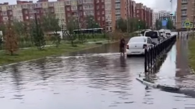 Новый микрорайон затопило после дождя в Костанае — видео
