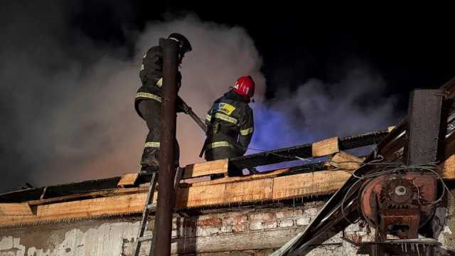 Склад древесины полыхал в Костанайской области