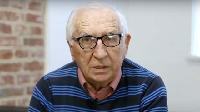 87-летний преподаватель лишился работы из-за домогательств