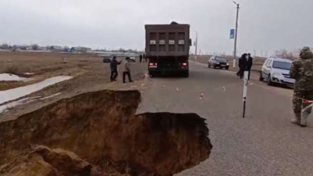 Талая вода разрушила часть трассы в Костанайской области