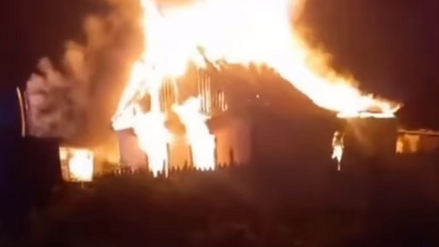 Частный дом сгорел в Рудном
