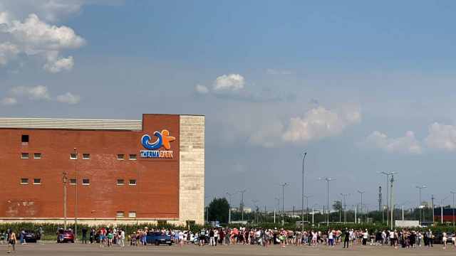 Полуголых посетителей термопарка вывели наружу в Костанае
