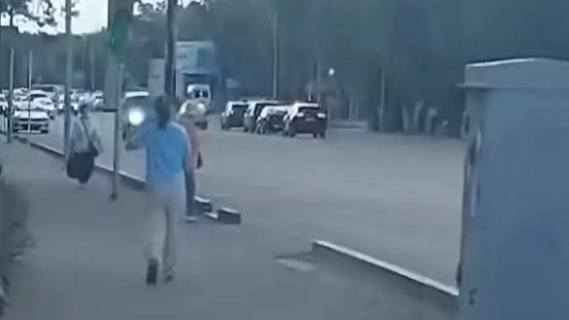 Женщина напала на школьницу в центре Павлодара