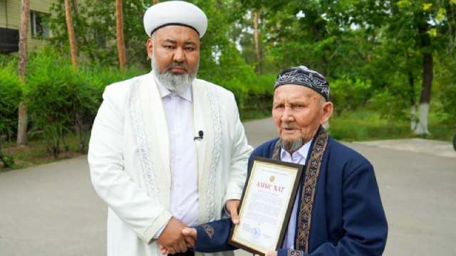 Мужчина пожертвовал деньги, накопленные на халдж в Мекку
