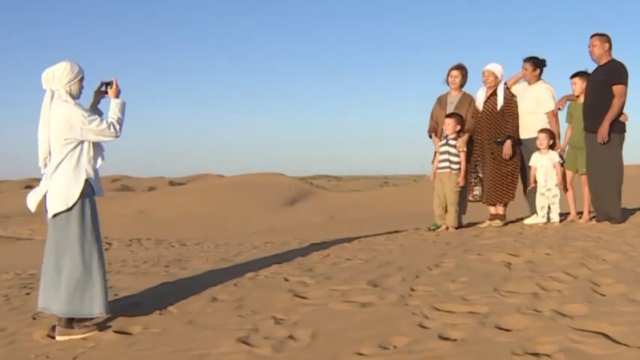 Туристы в восторге от барханов в Костанайской области — видео