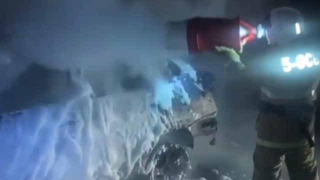 Ни с того, ни с сего ночью загорелся автомобиль в Костанае