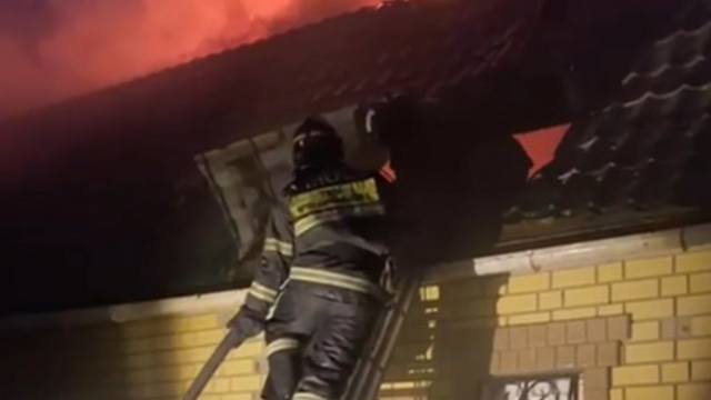 Дом загорелся рано утром в Костанае