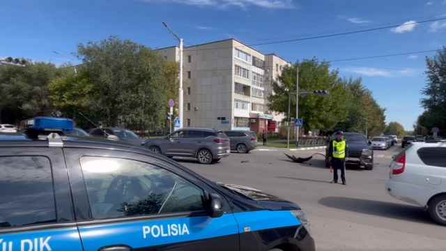 Светофор не работал: в Костанае произошло тройное ДТП