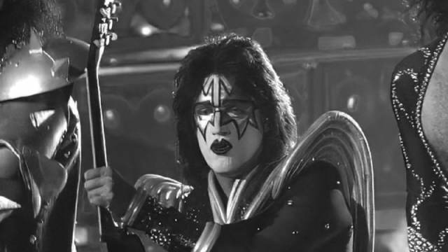Умер сооснователь и гитарист рок-группы Kiss Пол Фрейли