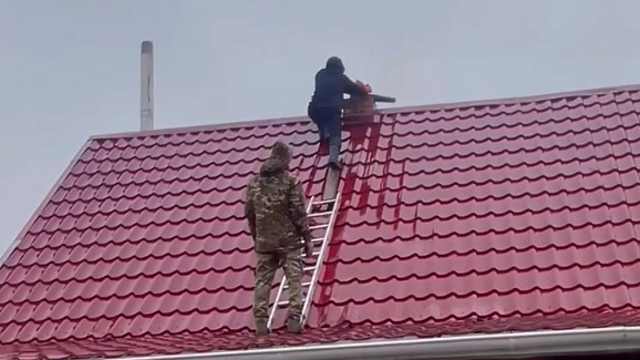 Спасатели чистят дымоходы новыми аппаратами в Костанае