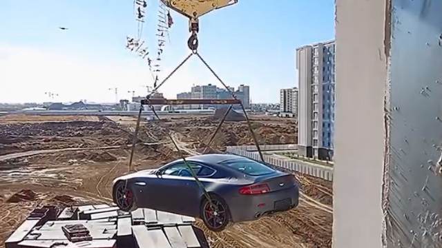 Лихач устроил дрифт на крыше двенадцатиэтажного дома